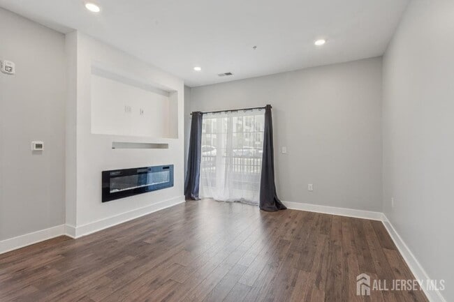Building Photo - 517 Tavern Rd Rental