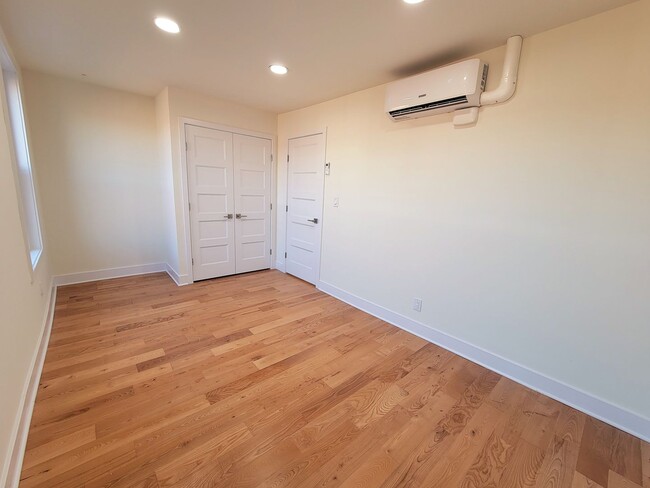 Photo - Beautiful fully renovated  2 bedroom available in Fairmount area! Unit 3