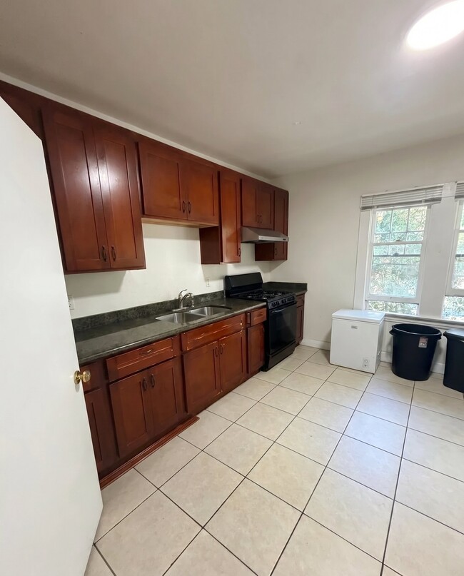 Photo - 1780 Le Roy Ave Unit 25
