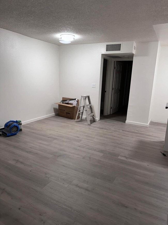 Photo - 7501 Whitsett Ave Unidad One bedroom