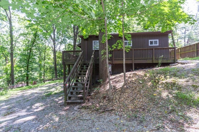 Building Photo - 1 Bed, 1 Bath, Apartment in Harpers Ferry, WV