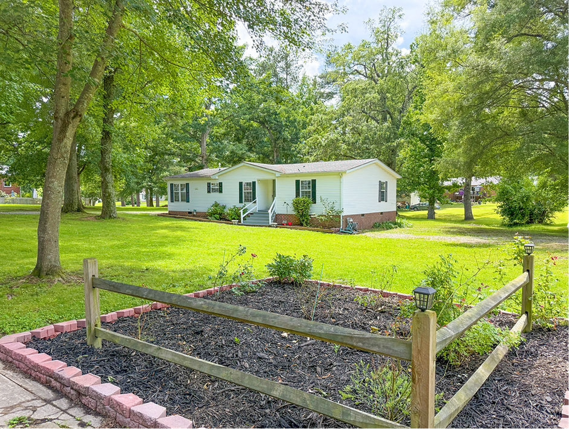 3-Bedroom Home on Quiet Corner in Burkeville! - 3-Bedroom Home on Quiet Corner in Burkeville!