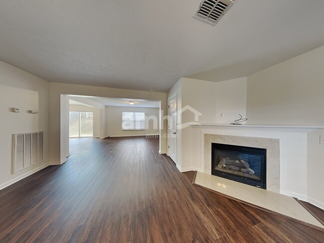 Photo - 102 Coolmore Ct