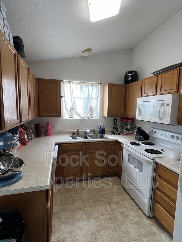 Photo - 907 Arcadian Dr