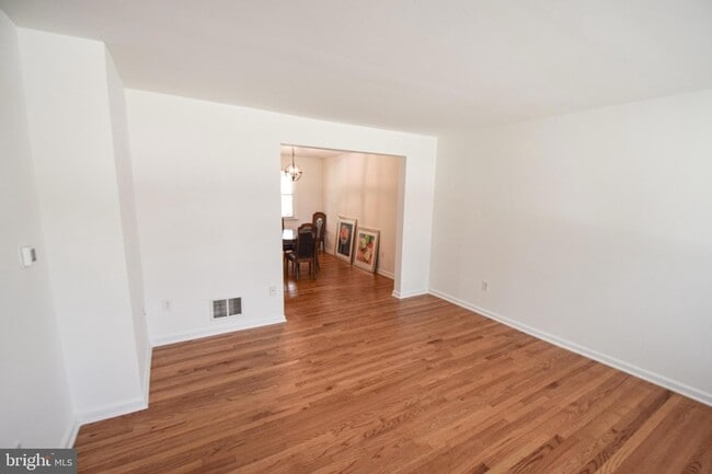 5644 Leiden Rd
