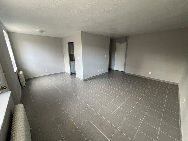 Photo - 325 Melvin Ave