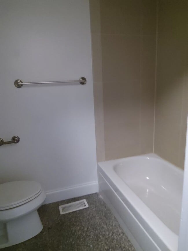 Photo - Ready to Move In 2 Bedroom near Ravens Stadium w/ Two Decks!