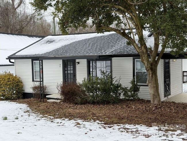 Building Photo - 94 Sumner Ave NW