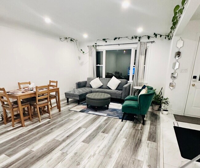 Photo - 3 BED - 1 BATH - HAMILTON - MAIN UNIT Unité 1