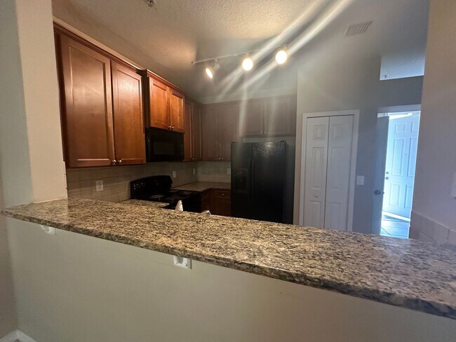 Photo - SPACIOUS 3 BEDS TOWNHOUSE CLOSE TO DOWNTOWN!!