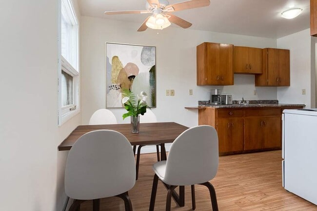 Photo - Belfast Manor