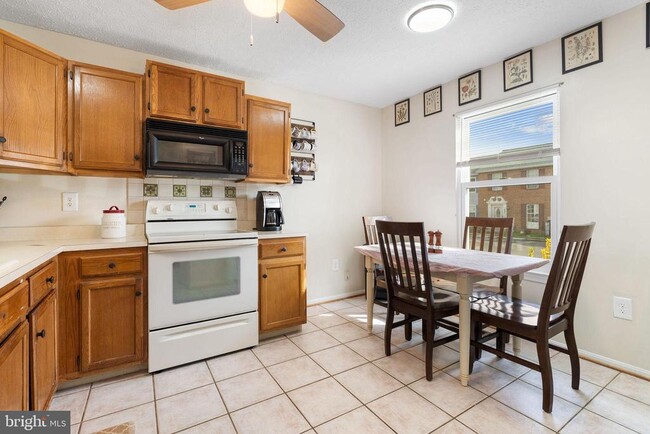 Photo - 520 Kingdom Ct