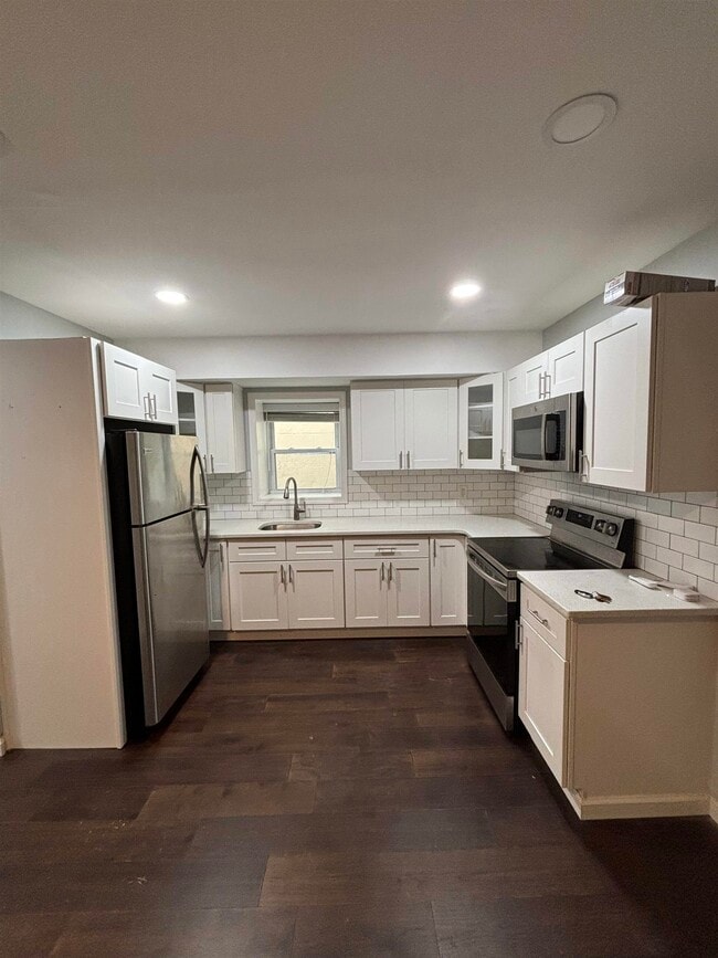 Building Photo - 570 66th St Unit G