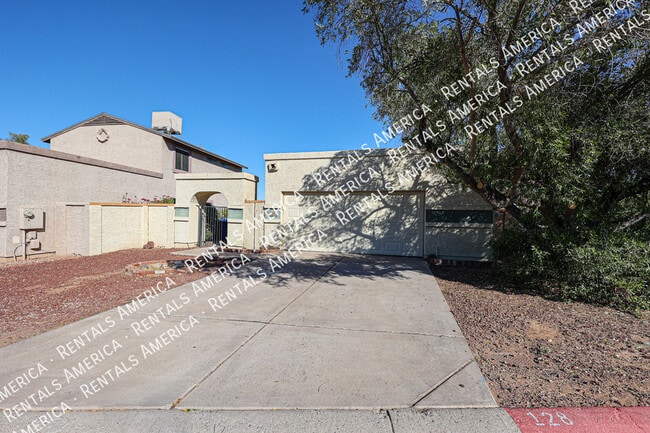 Photo - 630 E Jensen St