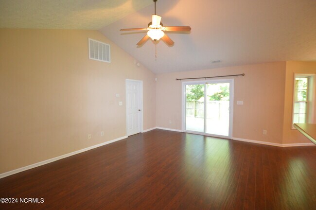 Photo - 102 Chinkapin Ct