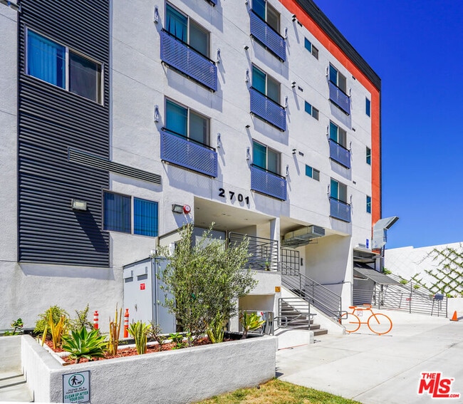 Building Photo - 2701 James M Wood Blvd Unit 209 Rental