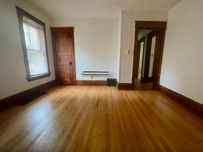 Photo - 1036 Edmund Ave W Unit Upper