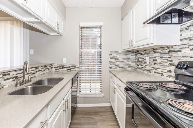 Photo - Diamond Loch Apartment Homes