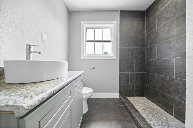 Photo - 2115 Broadway Avenue J Unit 2