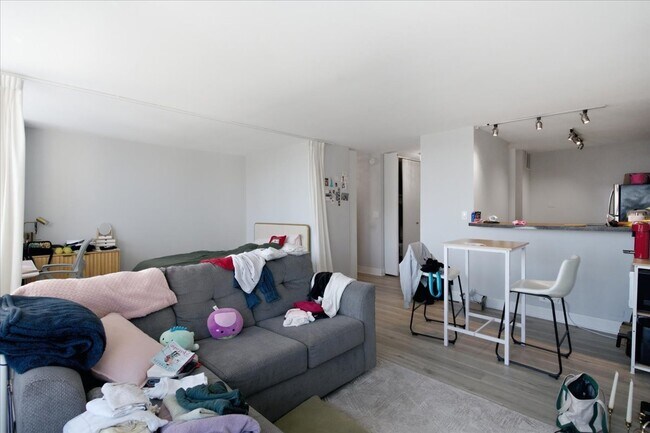Photo - 655 W Irving Park Rd Unit 1805