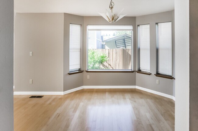 Photo - Federal Way 2-Story