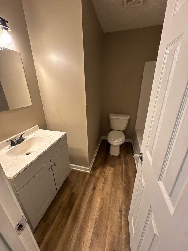 Photo - 916 Monroe Ave