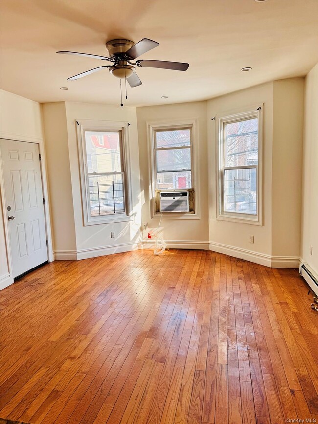 Photo - 3259 Decatur Ave Unidad 1