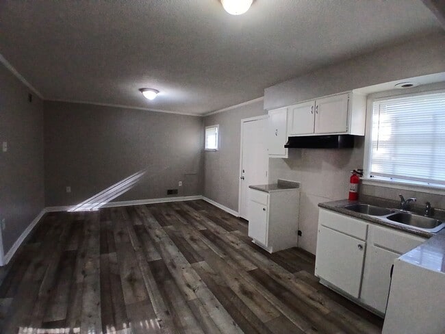 Photo - Move In Ready 3 Bedroom 1 Bath | Frayser
