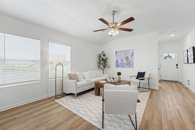 Photo - 4 Bed, 2 Bath Home !!