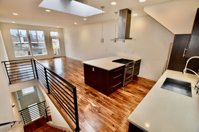 Gorgeous Eastlake Townhome - Stellar Locat... - Gorgeous Eastlake Townhome - Stellar Locat...