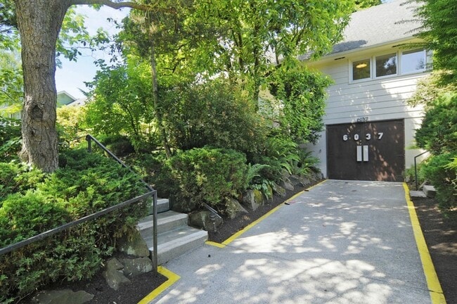 Building Photo - CLICK "REQUEST A TOUR" NOW! Rental