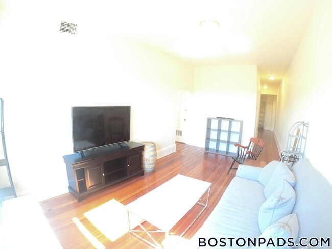 Building Photo - 1463 Beacon St