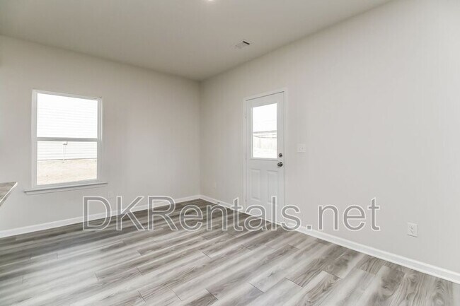 Photo - 160 Avondale Blvd SE