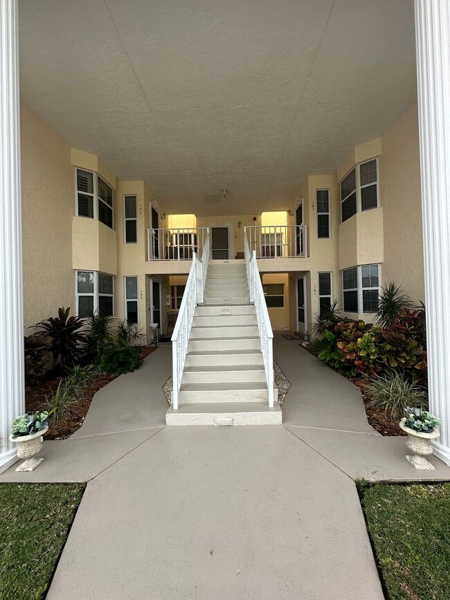 Building Photo - Furnished 2 Bedroom 2 Bath Condo in Grove ...