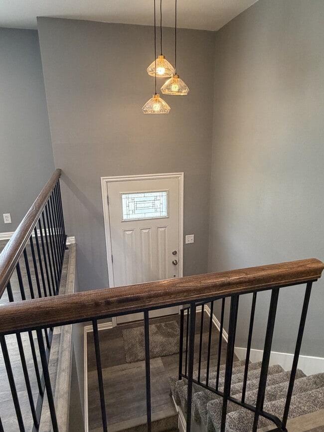 Photo - 3212 Hollyhock Hill