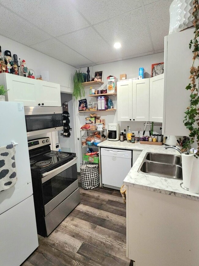 Photo - 3-Bedroom 2 Bathroom Apartment for Rent –  Available December 1st! Unit 2