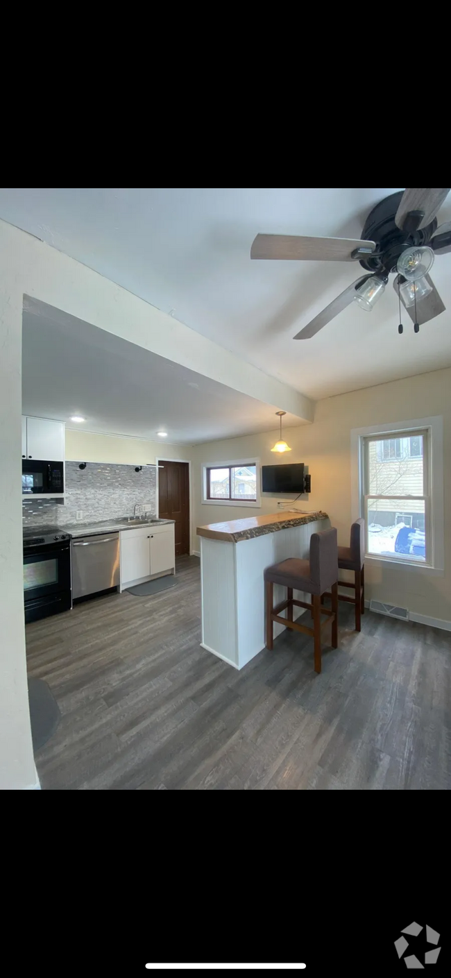 Building Photo - 621 S Smalley St Rental