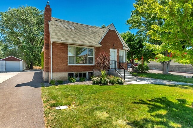 Photo - 632 N Main St