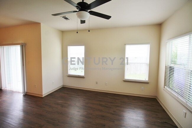Photo - Well Maintained 2/2/1 Duplex For Rent!