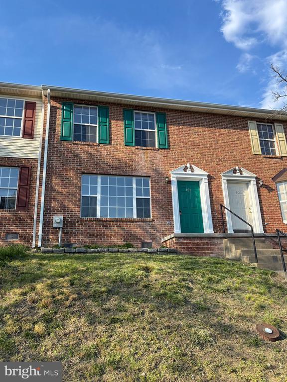 Photo - 102 Waterford Ln