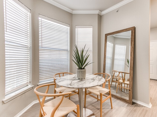 2BR - Large - Renovated Dining Room