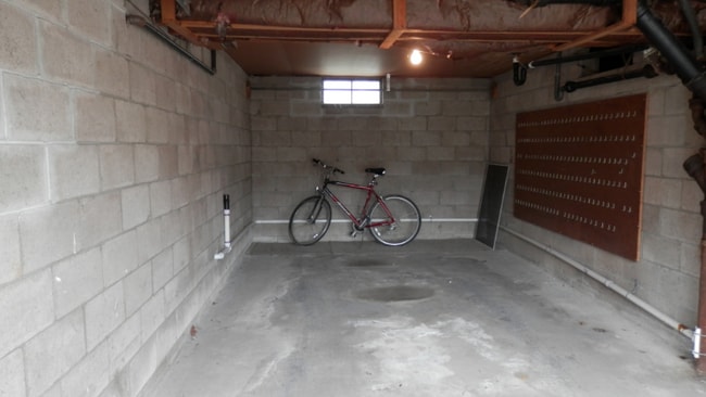 Building Photo - 403 W Market St