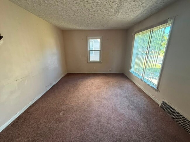 Building Photo - 3-BED, 1 BATH BEAUTIFUL SINGLE- FAMILY HOME IN MAPLE HEIGHTS!