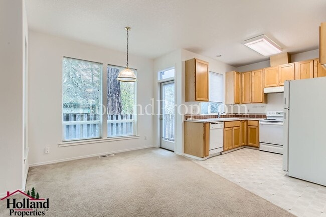 Photo - BEST PRICE APPLY NOW!! 3 Bedroom townhouse in quiet area of Beaverton