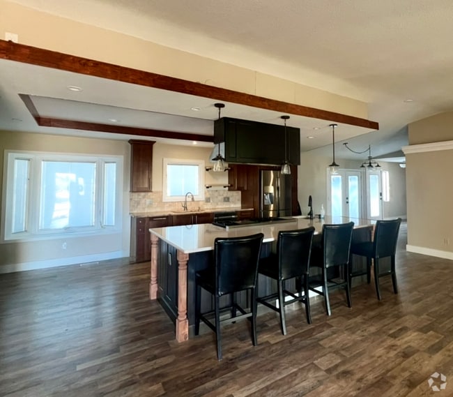 Building Photo - 301 W Mangrum Dr Rental