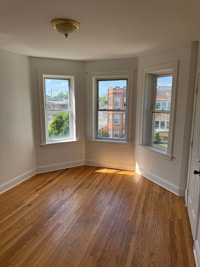 Building Photo - 4251 W Haddon Ave Rental