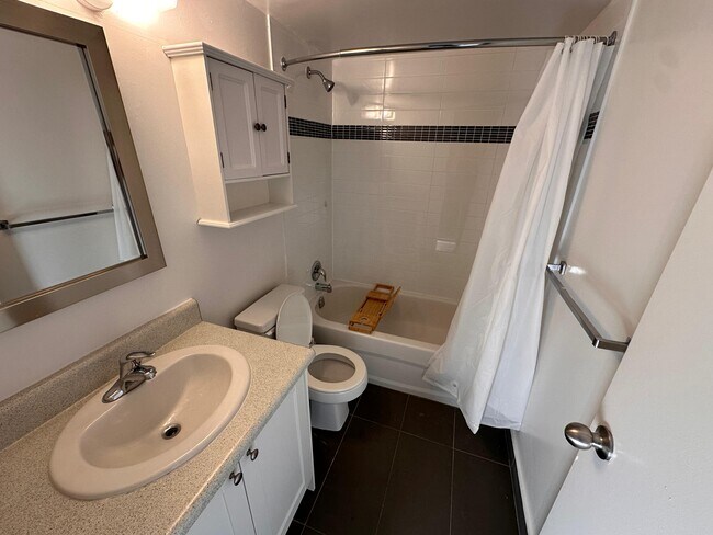 Photo - 88 Bloor St E Unit 123