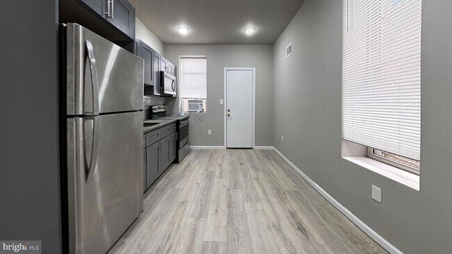 Photo - 141 N Peach St