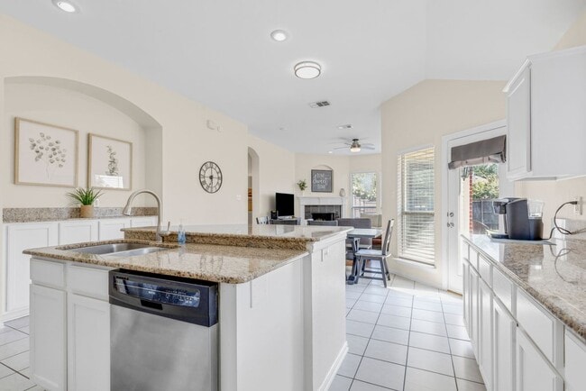 Photo - 1438 Royal Oaks Dr
