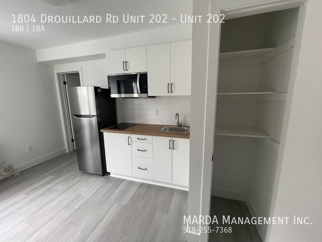 Photo - MODERN BACHELOR UNIT IN EAST WINDSOR! INCLUSIVE W/ FREE INTERNET!! Unit 202